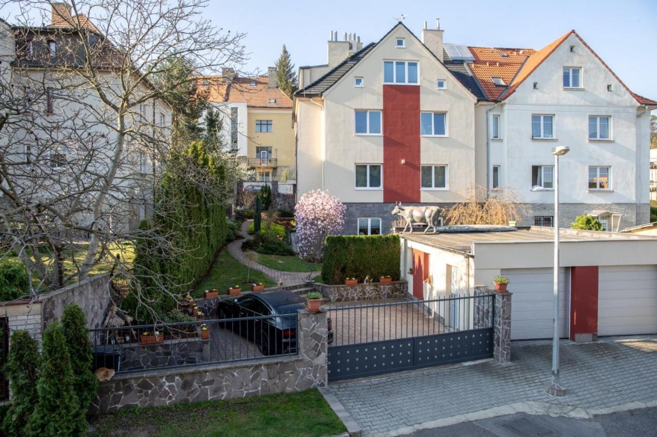 Apartament 2+kk, 50 M2 V Klidne Lokalite. 10 Min Od Centra Prahy. Praga