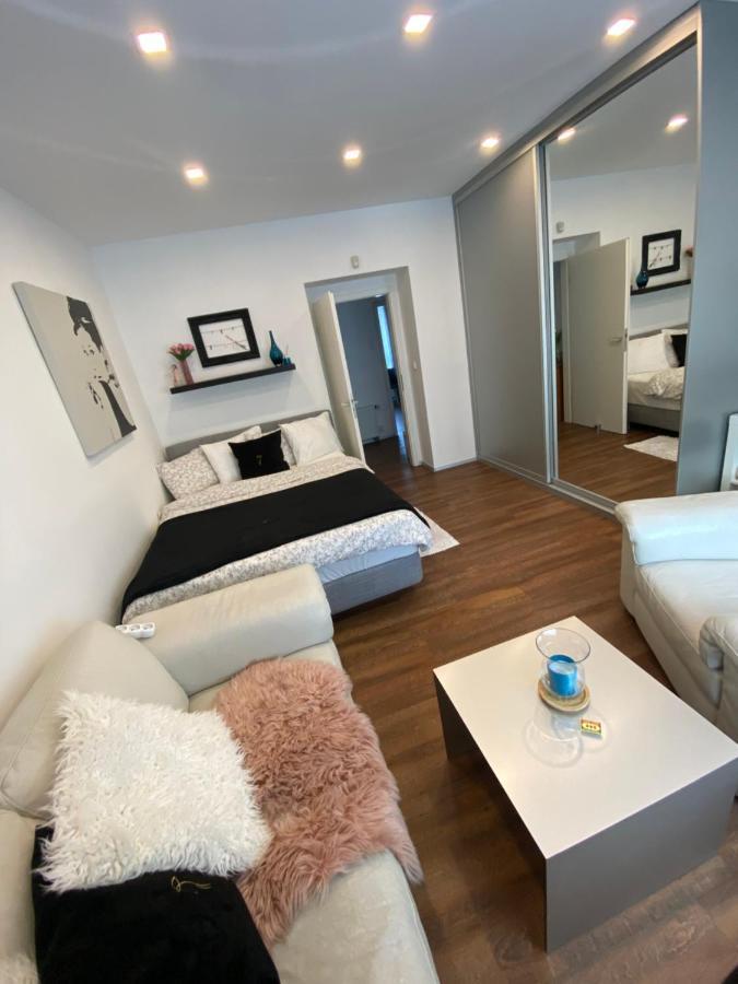 Apartament 2+kk, 50 M2 V Klidne Lokalite. 10 Min Od Centra Prahy.